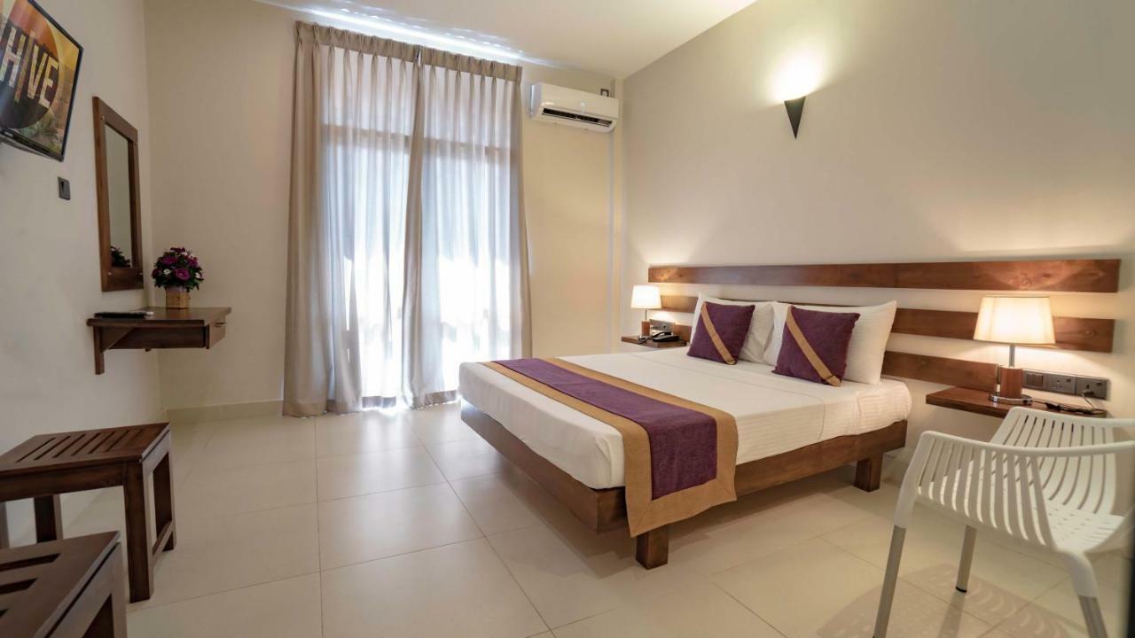 Hive 68 - Hotel And Resorts Negombo Extérieur photo